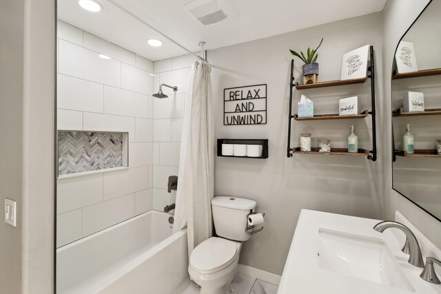 full bath with visible vents, a sink, baseboards, toilet, and shower / bathtub combination with curtain