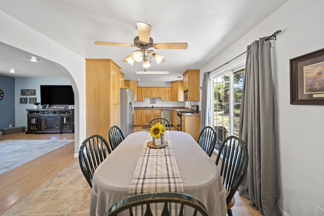 7100 Aldo Way, Anderson, CA 96007 - dining space featuring arched walkways, a ceiling fan, recessed lighting, and baseboards