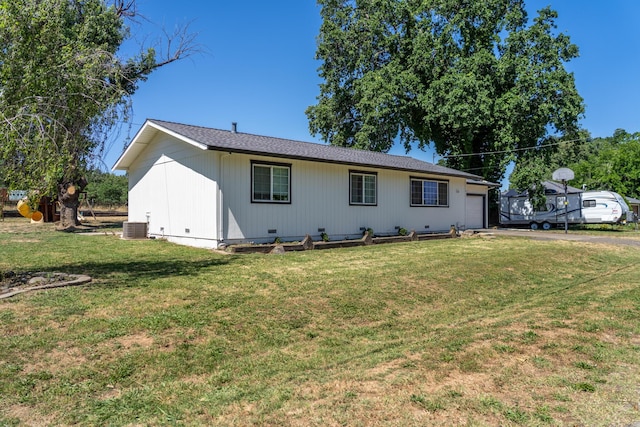 7100 Aldo Way, Anderson, CA 96007 - view of front of home featuring a garage, crawl space, asphalt driveway, cooling unit, and a front lawn