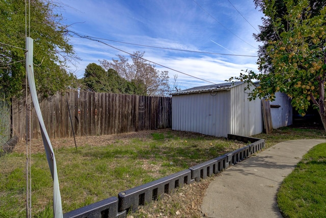 view of yard featuring an outbuilding and fence