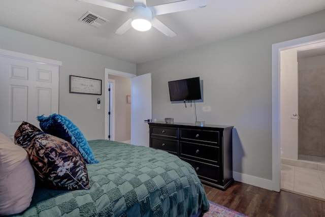 bedroom featuring dark wood-style floors, visible vents, ceiling fan, and baseboards