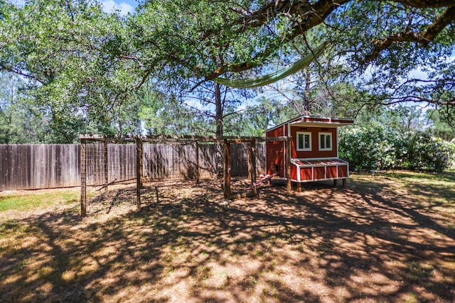 20190 Lupine Dr, Redding, CA 96002 - fenced backyard with exterior structure and an outbuilding