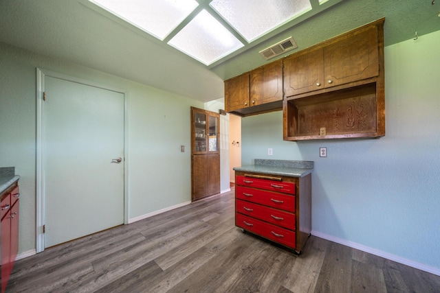 1200 Lema Rd, Redding, CA 96003 - kitchen with dark wood finished floors, visible vents, a skylight, and baseboards