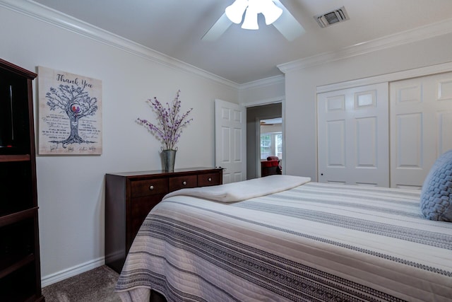 bedroom with carpet flooring, ornamental molding, baseboards, visible vents, and a ceiling fan