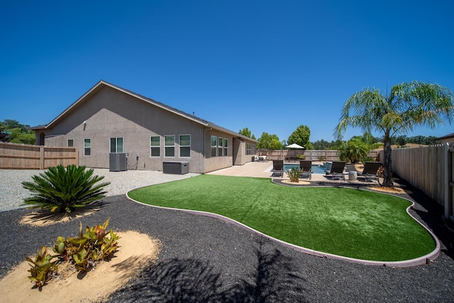 819 Bellagio Ter, Redding, CA 96003 - fenced backyard with a patio