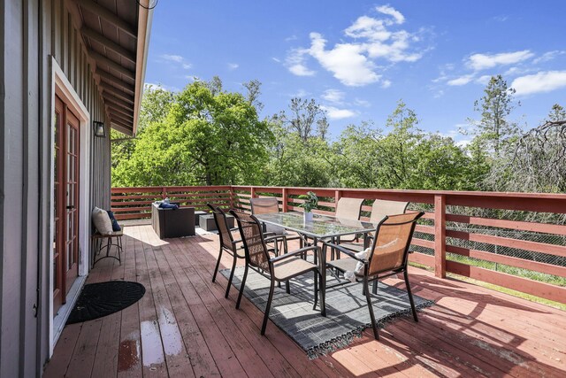 17622 China Gulch Dr, Anderson, CA 96007 - deck with outdoor dining space
