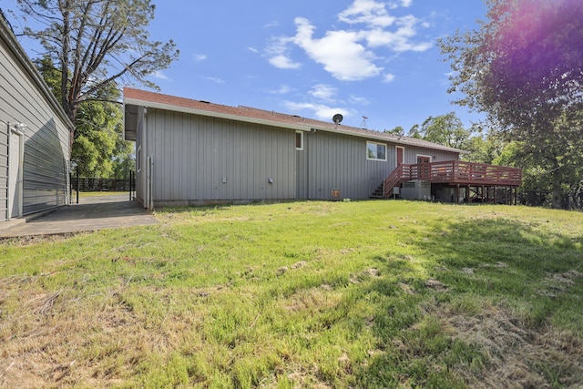 17622 China Gulch Dr, Anderson, CA 96007 - rear view of property with a lawn and a wooden deck