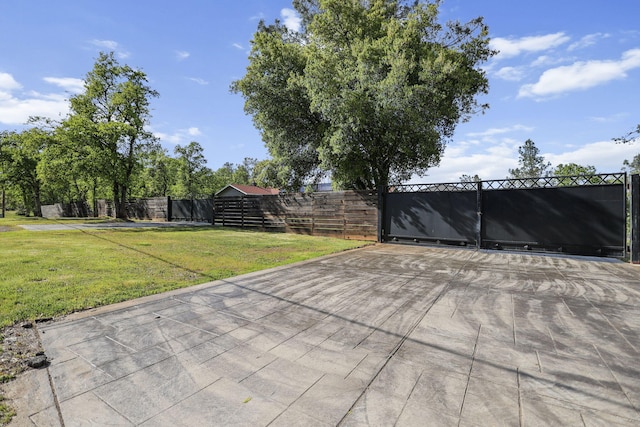 17622 China Gulch Dr, Anderson, CA 96007 - view of patio featuring a gate and fence