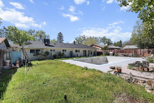 back of property featuring a patio area, a fenced backyard, and a yard