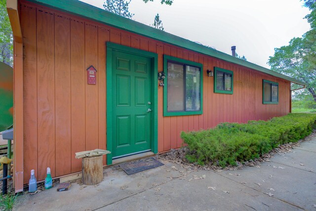 view of exterior entry