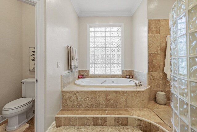 13194 Tierra Heights Rd, Redding, CA 96003 - full bathroom featuring ornamental molding, toilet, and a garden tub