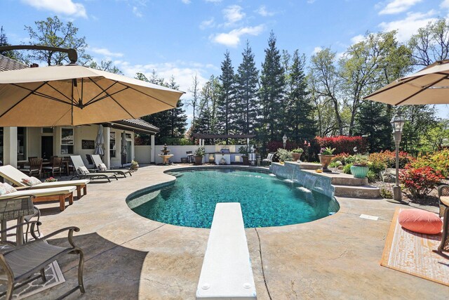 13194 Tierra Heights Rd, Redding, CA 96003 - view of swimming pool with fence, a fenced in pool, a patio, and a diving board