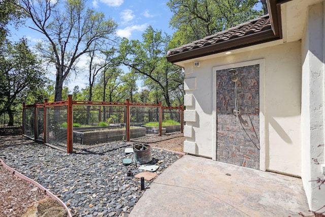 13194 Tierra Heights Rd, Redding, CA 96003 - view of yard with a garden and fence