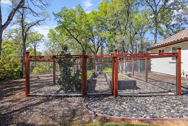 13194 Tierra Heights Rd, Redding, CA 96003 - view of yard with exterior structure
