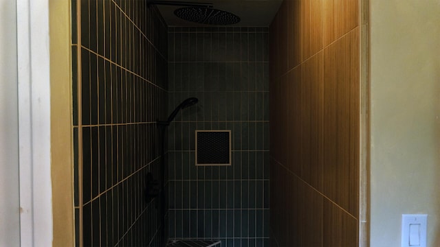 5080 Debbie Ln, Redding, CA 96002 - full bathroom featuring tiled shower