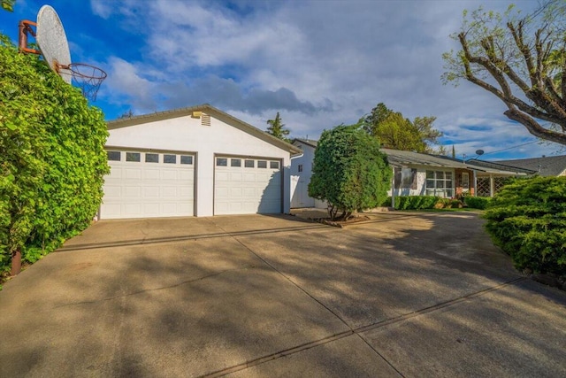 105 Kaer Ave, Red Bluff, CA 96080 - view of front of home featuring stucco siding