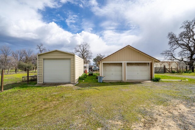 5995 Bellevue Ln, Anderson, CA 96007 - detached garage featuring fence