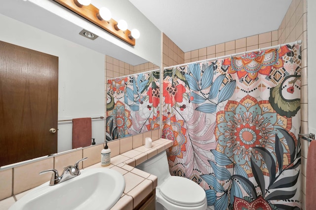 249 Ridgetop Dr Apt 239, Redding, CA 96003 - full bathroom featuring toilet, a shower with shower curtain, and vanity