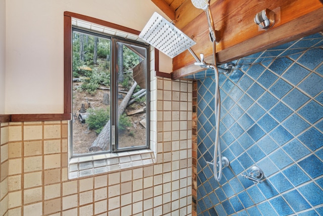 2120 Pack Trl, Mount Shasta, CA 96067 - bathroom with a tile shower
