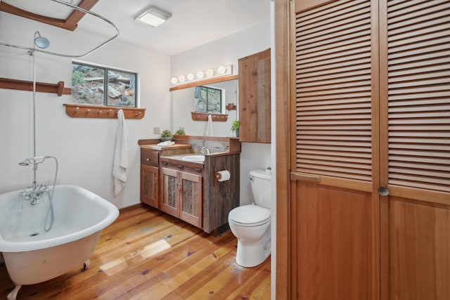 2120 Pack Trl, Mount Shasta, CA 96067 - bathroom featuring wood-type flooring, a closet, toilet, and a soaking tub