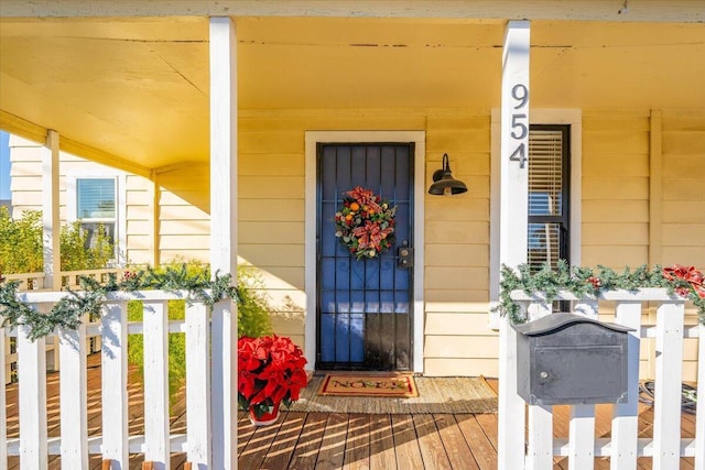 property entrance featuring covered porch