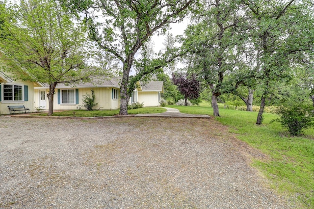 9400 Placer Rd, Redding, CA 96001 - view of front of property with driveway and a front lawn