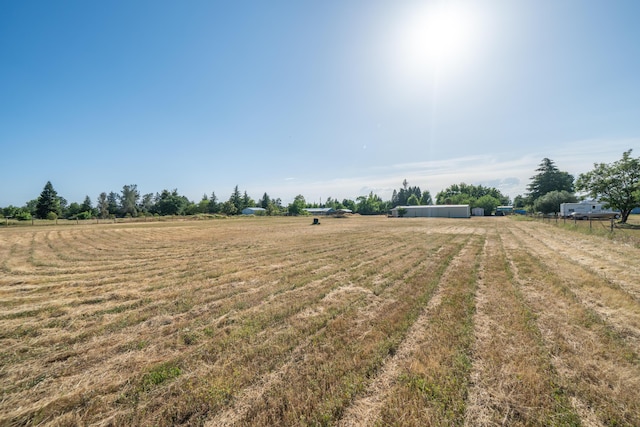 view of yard featuring a rural view