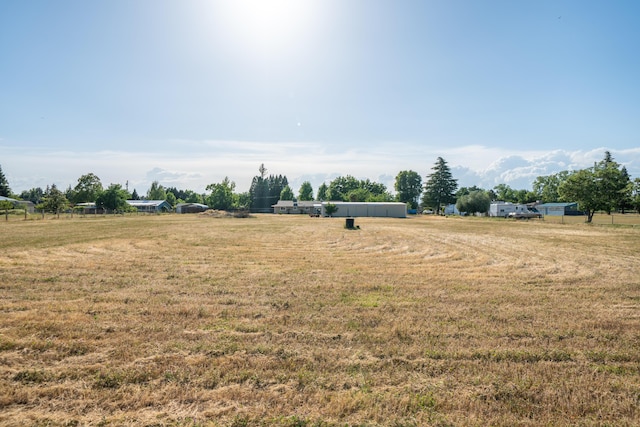 view of yard featuring a rural view