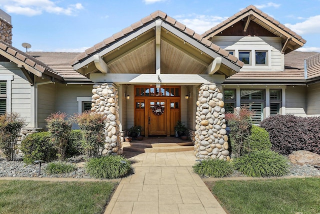 15320 Middletown Park Dr, Redding, CA 96001 - entrance to property with a tile roof