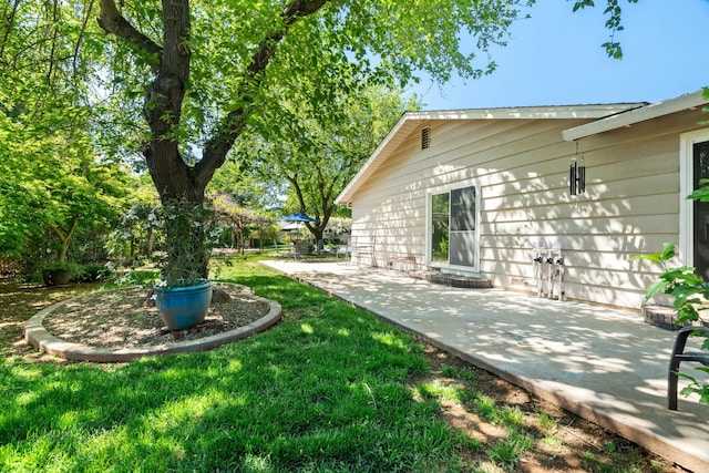 6860 Riata Dr, Redding, CA 96002 - view of yard featuring a patio
