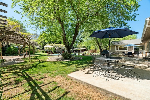 6860 Riata Dr, Redding, CA 96002 - view of yard featuring fence and a patio area