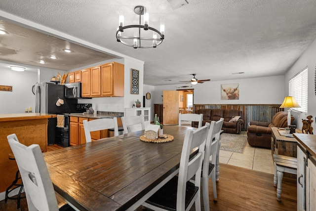 4647 County Road Ff, Orland, CA 95963 - dining area with a textured ceiling, a ceiling fan, a chandelier, wood-type flooring, and recessed lighting