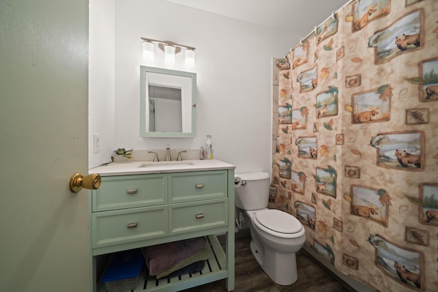 full bathroom featuring a shower with shower curtain, wood finished floors, toilet, and vanity