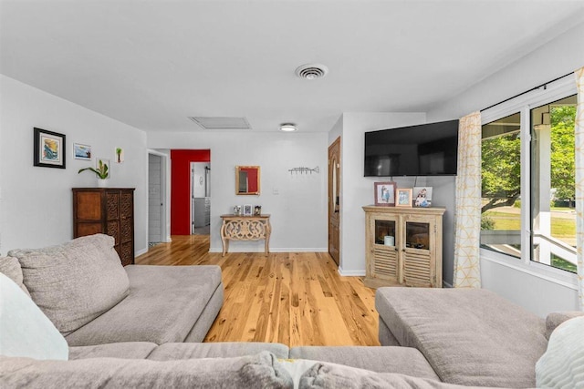 7090 Rio Rancho Rd, Anderson, CA 96007 - living area featuring a wealth of natural light, visible vents, light wood finished floors, and baseboards