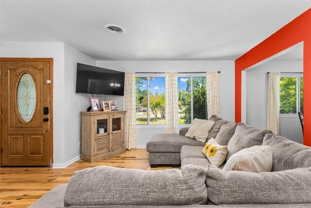 7090 Rio Rancho Rd, Anderson, CA 96007 - living area featuring baseboards, wood finished floors, and visible vents