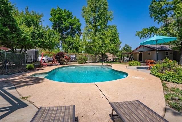 7090 Rio Rancho Rd, Anderson, CA 96007 - view of swimming pool with fence, a patio area, and a fenced in pool