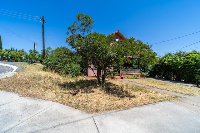 1868 Gold St, Redding, CA 96001 - view of yard