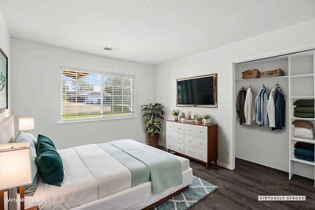 2633 Forest Ct, Redding, CA 96002 - bedroom featuring dark wood-style flooring and a closet