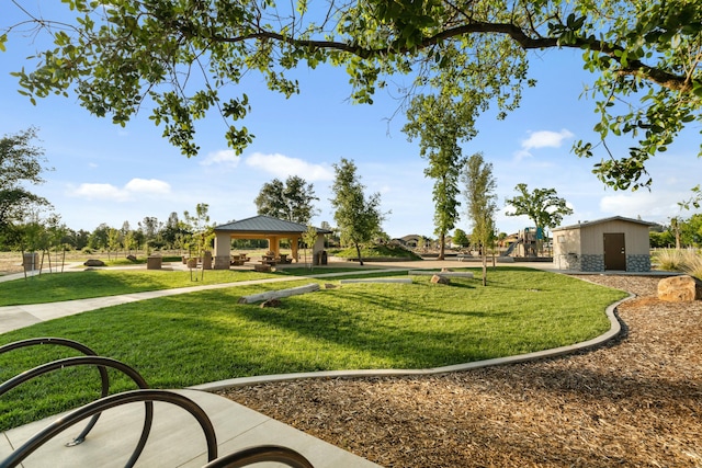 5538 Muir Peak Rd, Redding, CA 96002 - surrounding community featuring a gazebo and a lawn