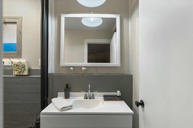19817 Oak Knoll Dr, Lakehead, CA 96051 - bathroom with a sink