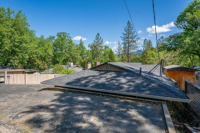 19817 Oak Knoll Dr, Lakehead, CA 96051 - view of side of home featuring fence and a shingled roof