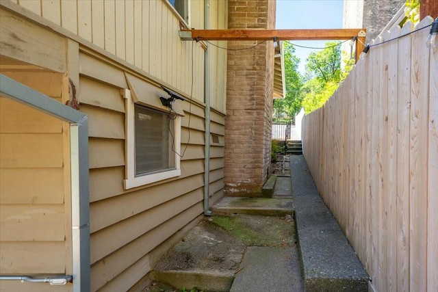 19817 Oak Knoll Dr, Lakehead, CA 96051 - view of side of home with fence