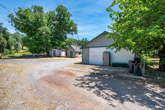 24294 Dersch Rd, Anderson, CA 96007 - garage featuring a shed and fence