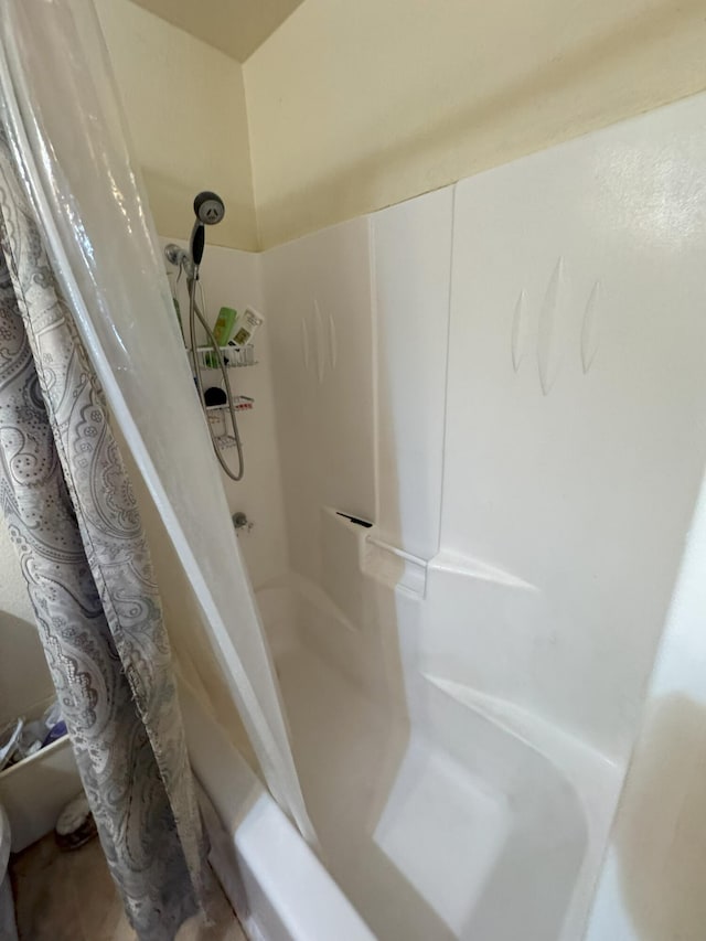 full bath featuring a shower with curtain
