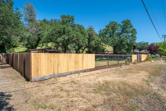 1390 Branstetter Ln, Redding, CA 96001 - view of yard featuring fence