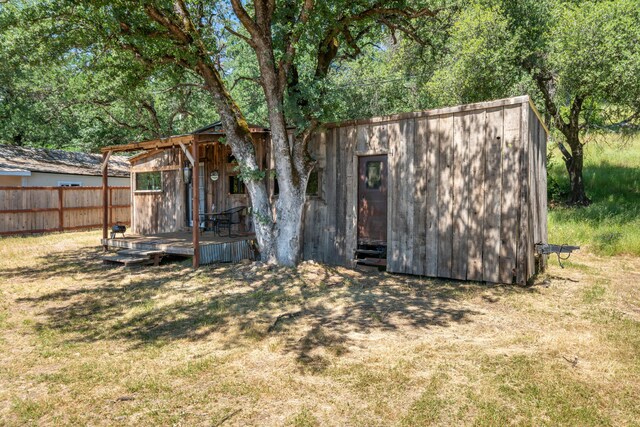 1390 Branstetter Ln, Redding, CA 96001 - view of outdoor structure featuring an outdoor structure and fence