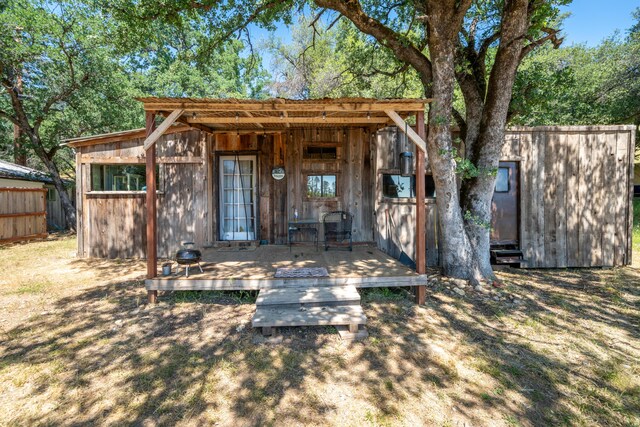 1390 Branstetter Ln, Redding, CA 96001 - rear view of house with an outdoor structure