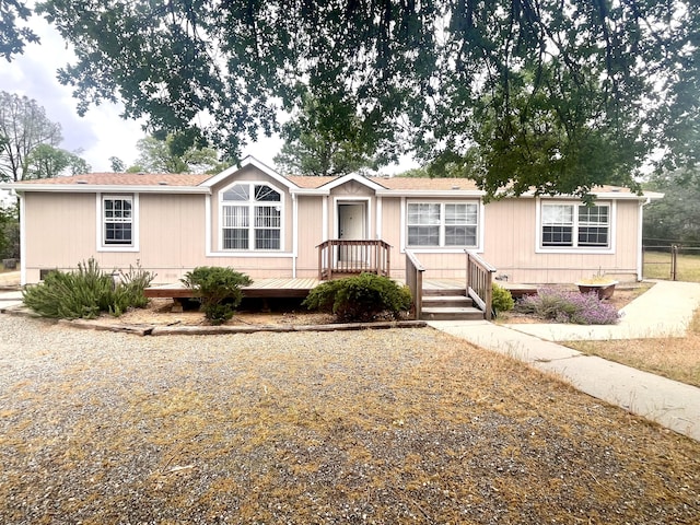 manufactured / mobile home with fence and a deck