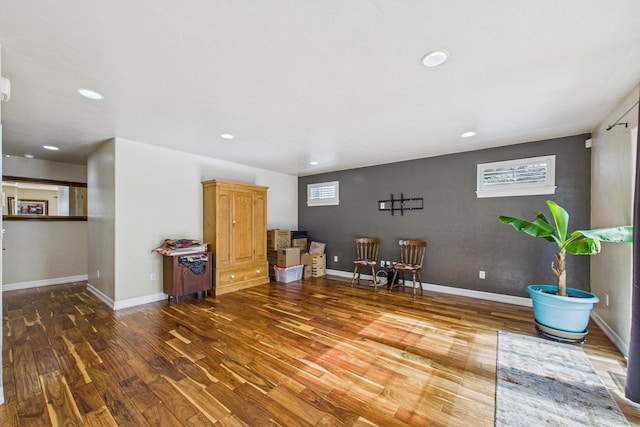 living area featuring wood finished floors, recessed lighting, and baseboards