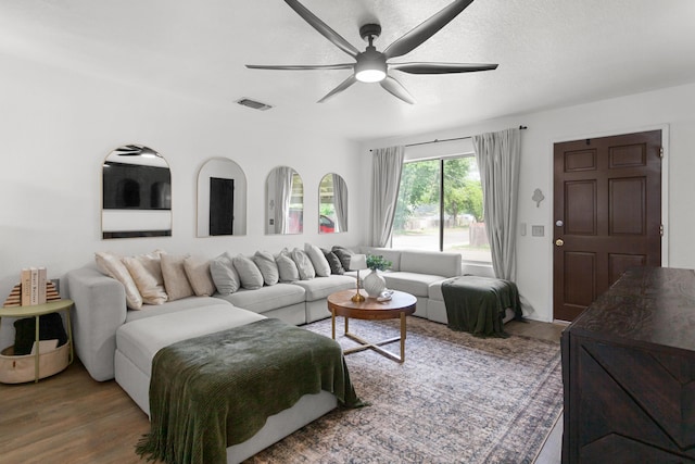 3150-3180 Franklin St, Anderson, CA 96007 - living room with ceiling fan, wood finished floors, and visible vents